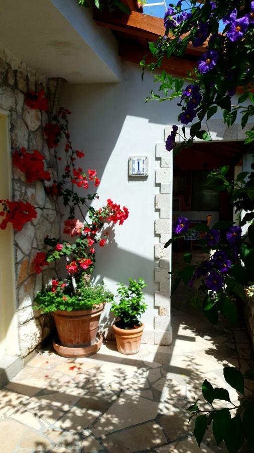 Apartments Mare Hvar Town Exterior photo